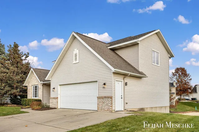 $499,900 | 5664 Nancy Drive Southwest, Wyoming, MI 49418