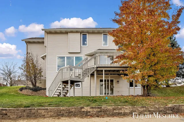 $499,900 | 5664 Nancy Drive Southwest, Wyoming, MI 49418