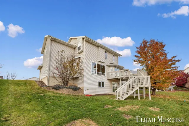 $499,900 | 5664 Nancy Drive Southwest, Wyoming, MI 49418