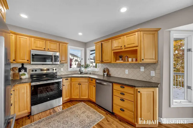 $499,900 | 5664 Nancy Drive Southwest, Wyoming, MI 49418