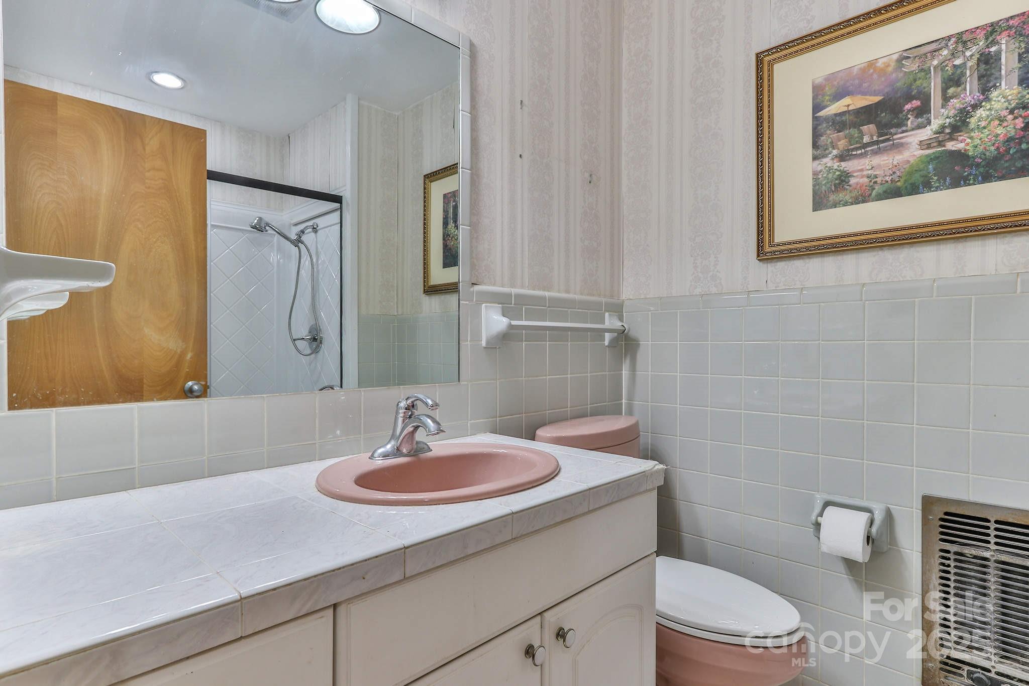 554 Wildlife Access Road Hickory, NC 28601 - Photo 22 of 34 a bathroom with a sink toilet and shower