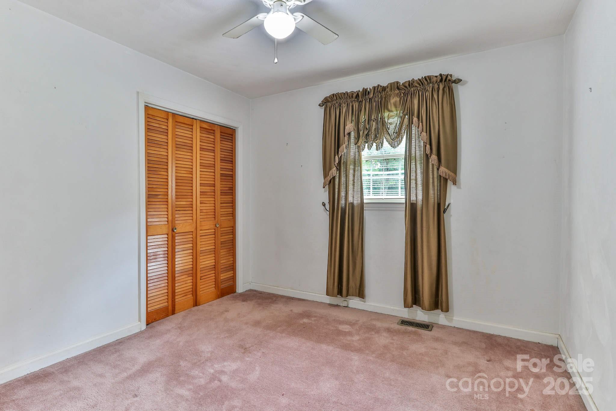 554 Wildlife Access Road Hickory, NC 28601 - Photo 24 of 34 an empty room with windows and closet