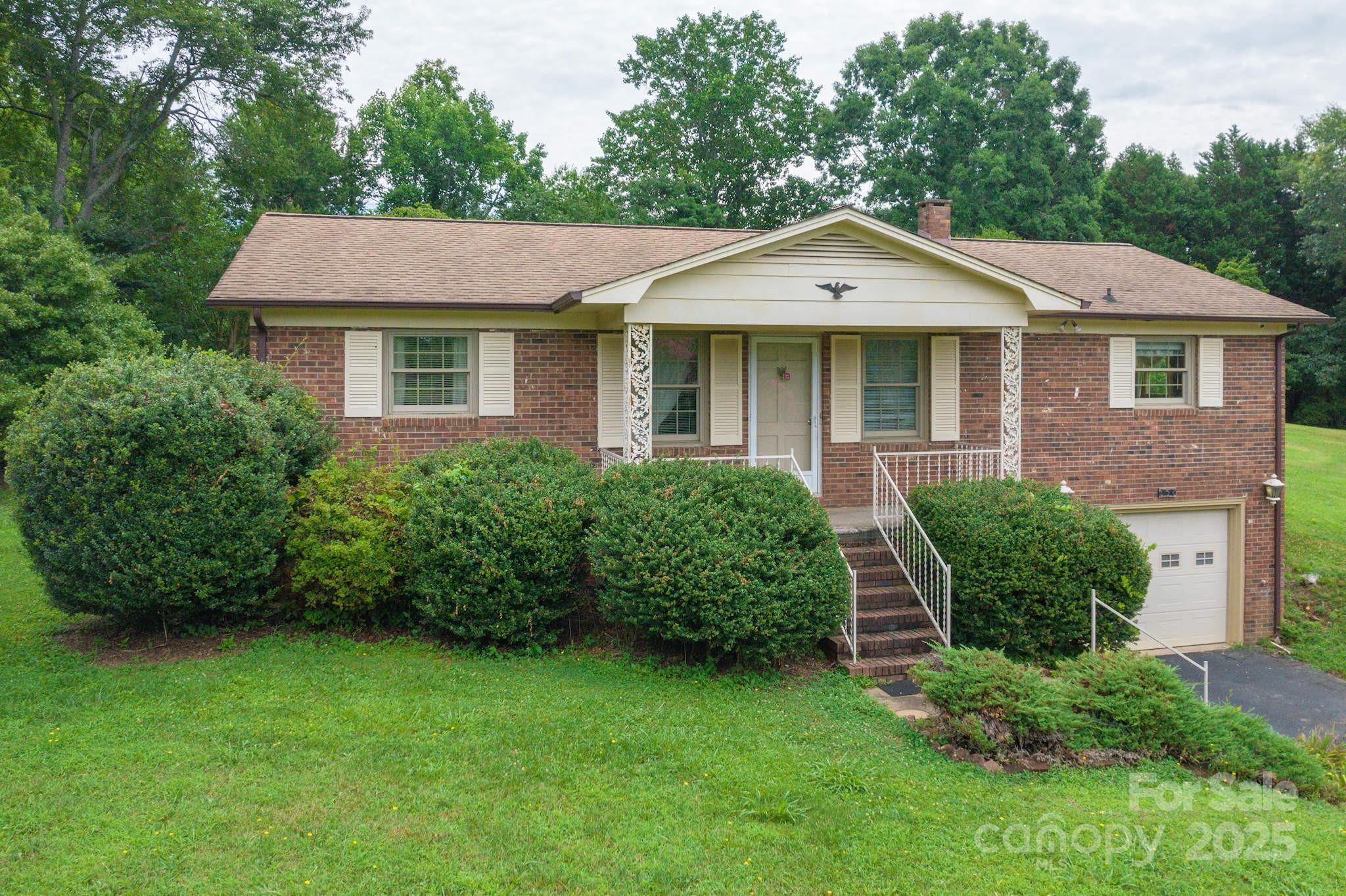 554 Wildlife Access Road Hickory, NC 28601 - Photo 4 of 34 a front view of a house with a garden