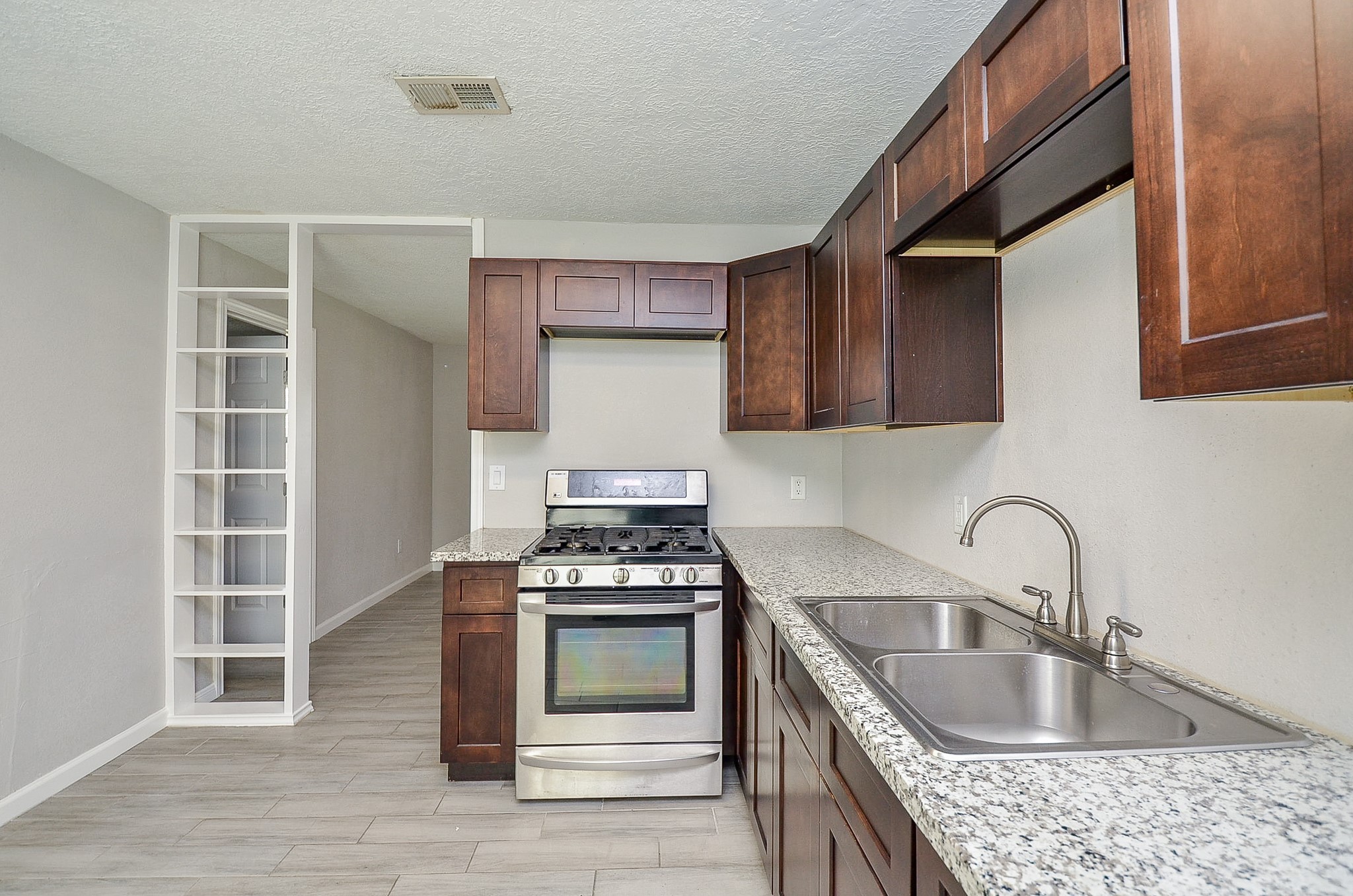 8162 Homewood Lane Houston, TX 77028 - Photo 13 of 20