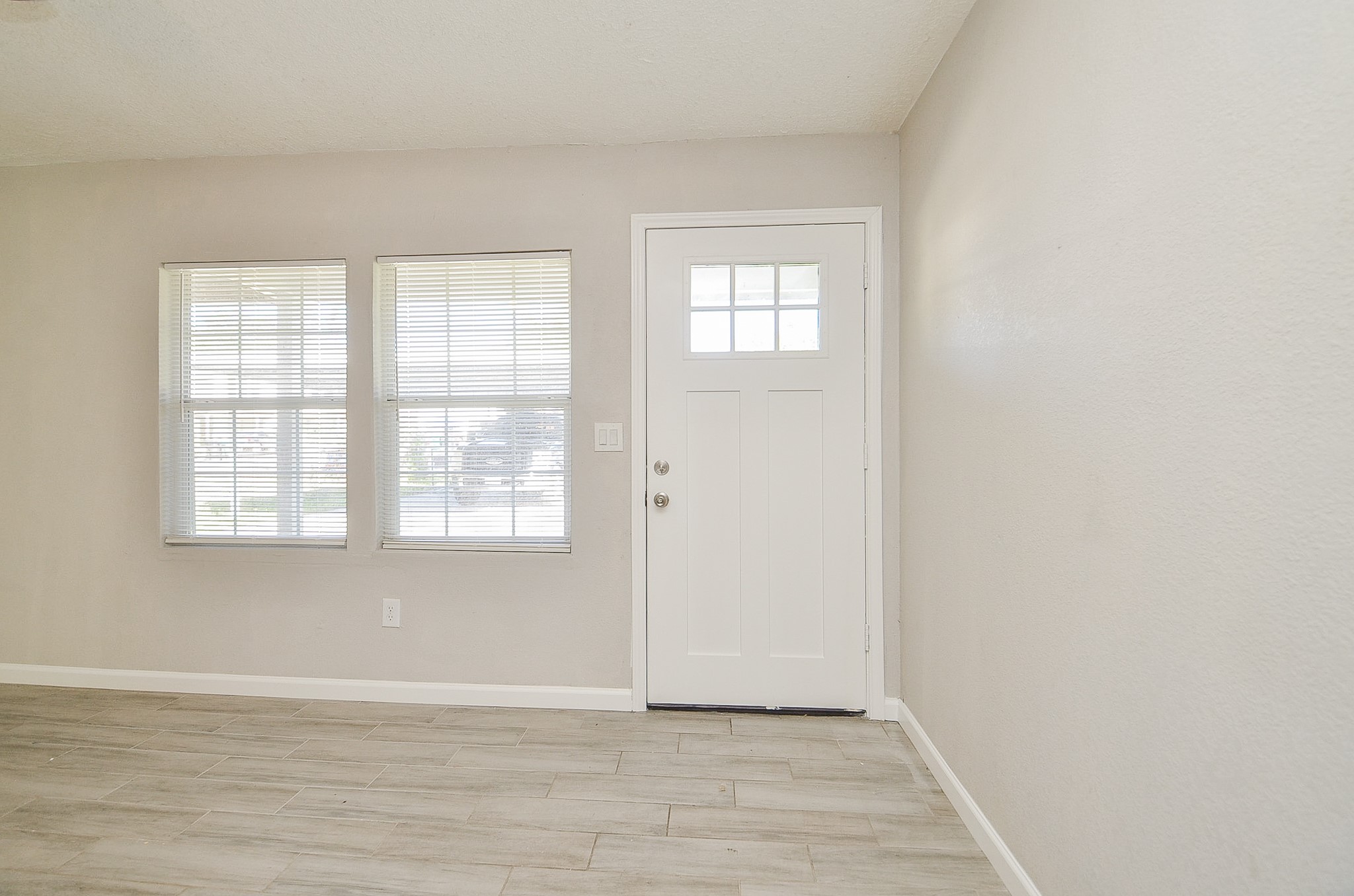 8162 Homewood Lane Houston, TX 77028 - Photo 6 of 20