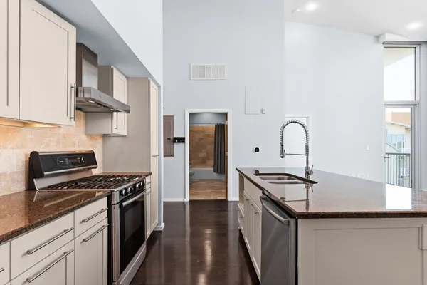 $675,000 | 1600 Barton Springs Road, Unit 4602, Austin, TX 78704