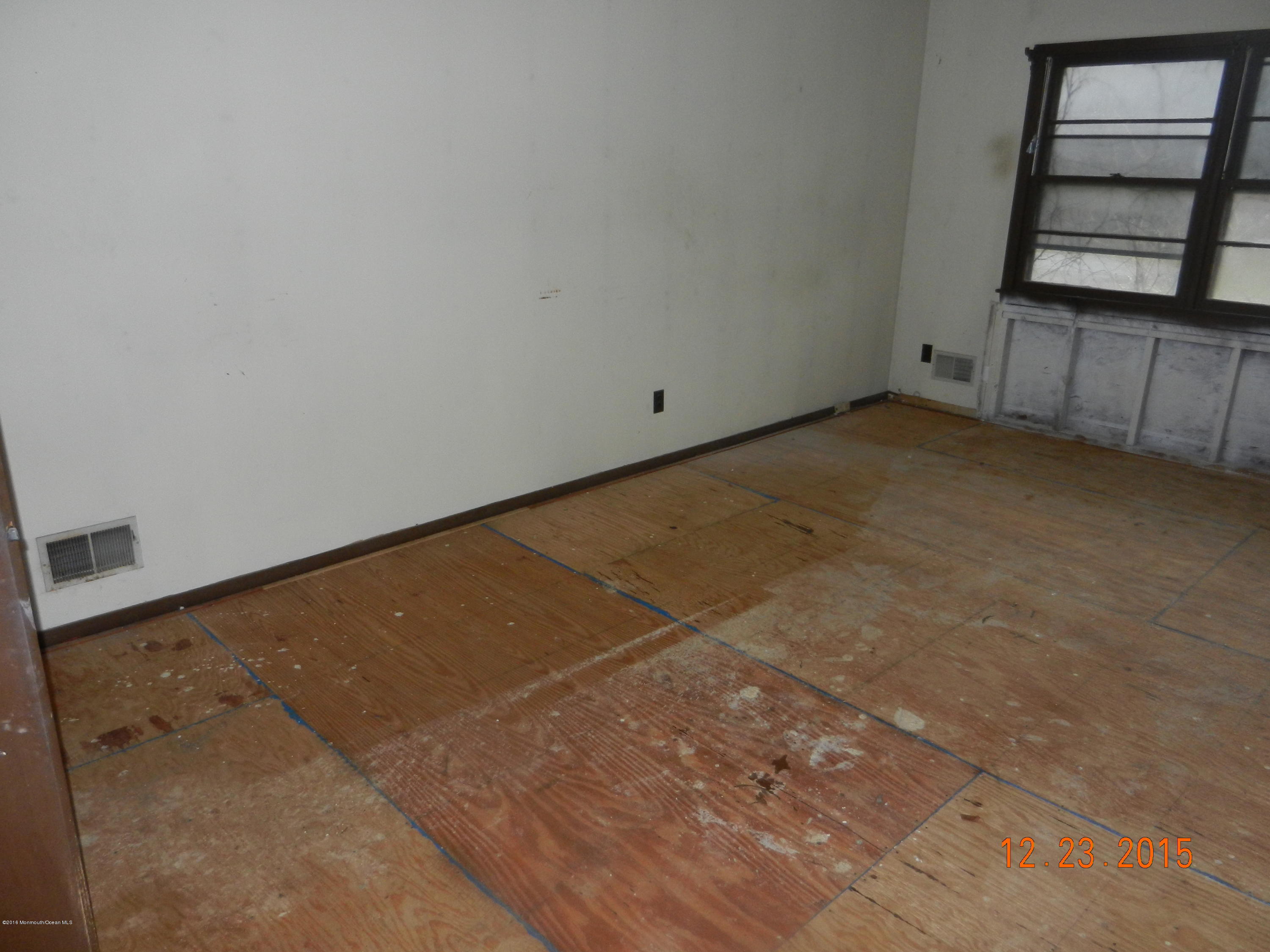 79 Daum Road Manalapan, NJ 07726 - Photo 8 of 10 DSCN2024