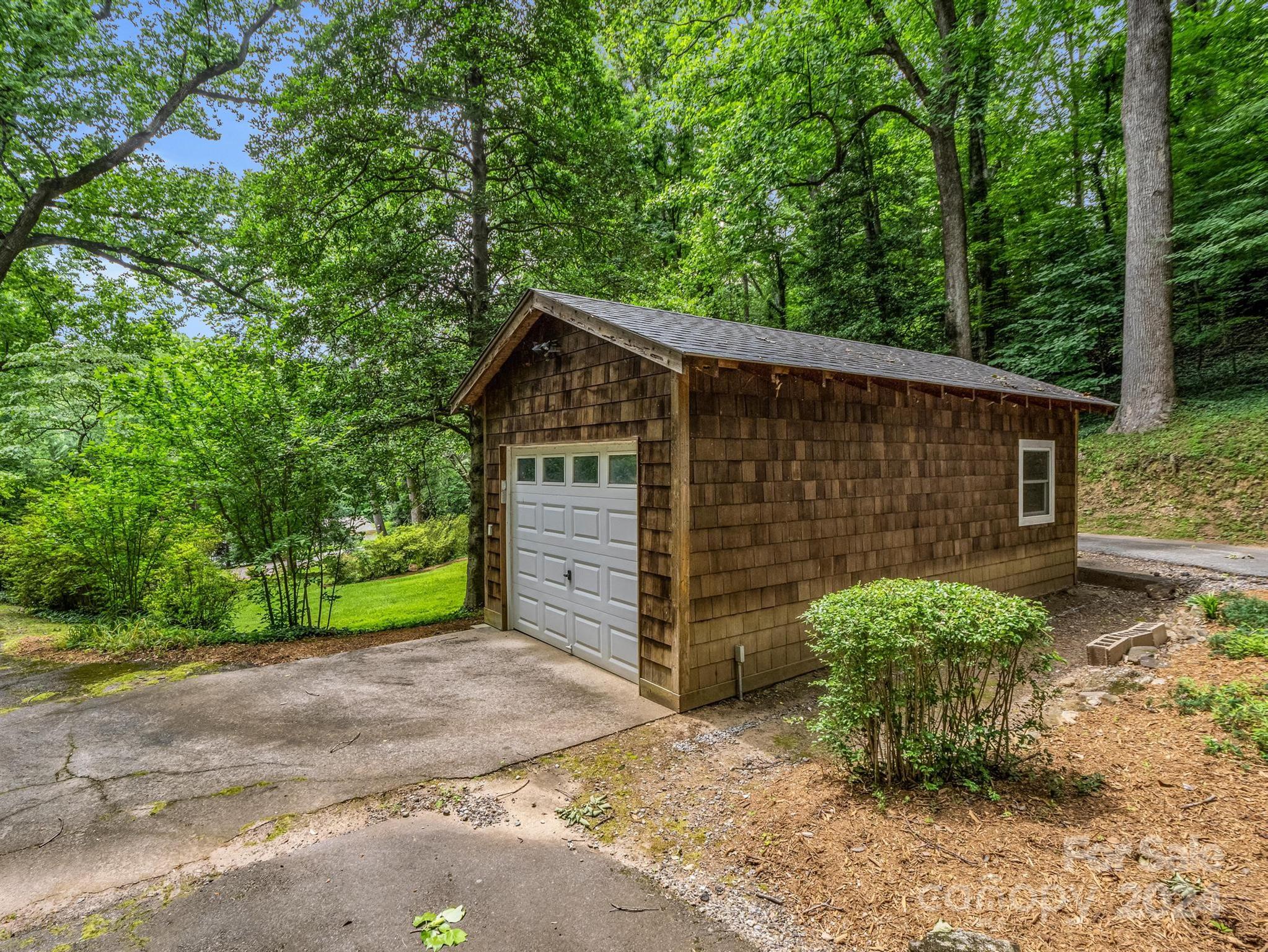 256 Vineyard Road Tryon, NC 28782 - Photo 3 of 41