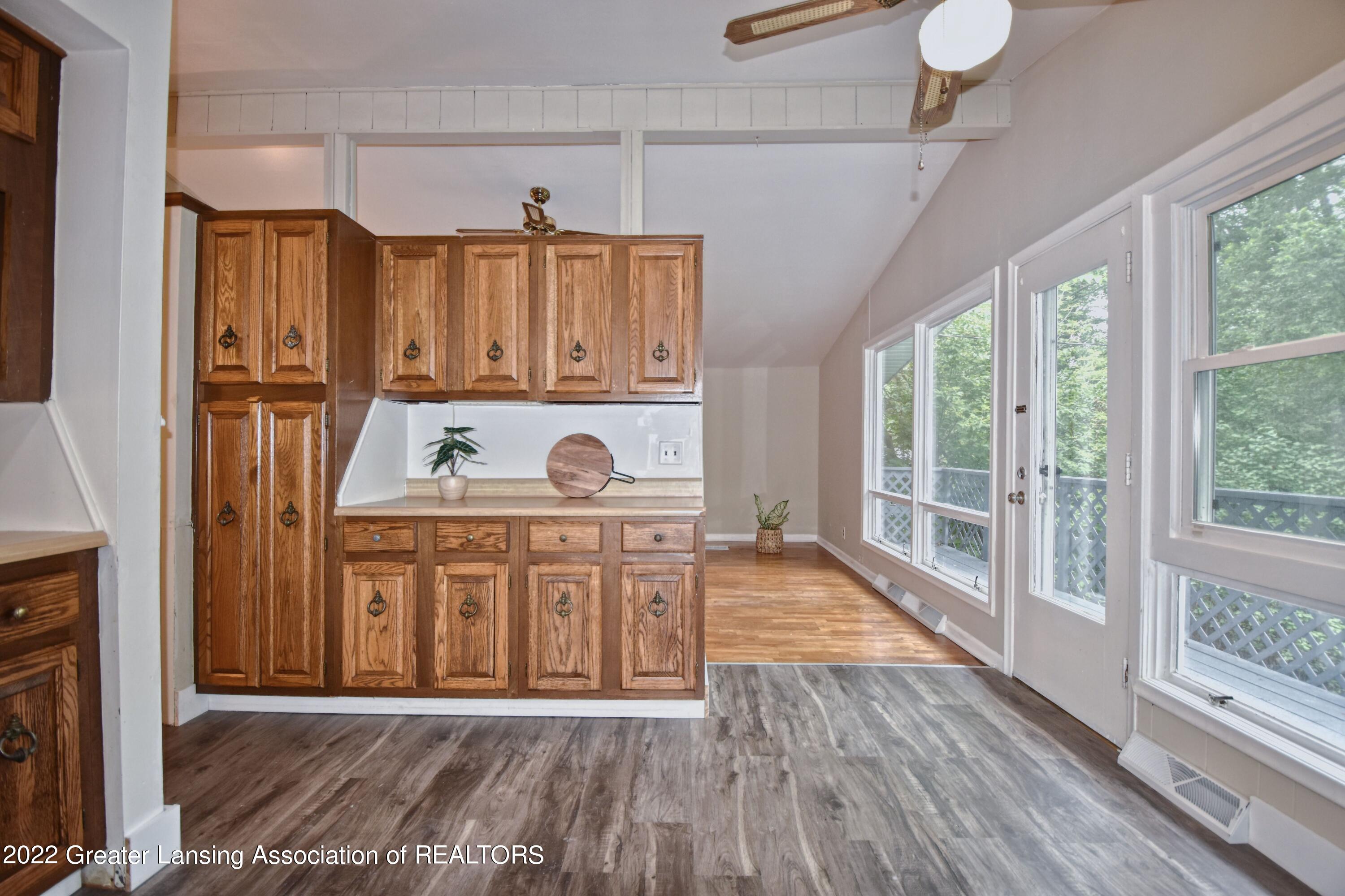1230 West Jolly Road Lansing, MI 48910 - Photo 8 of 36 7