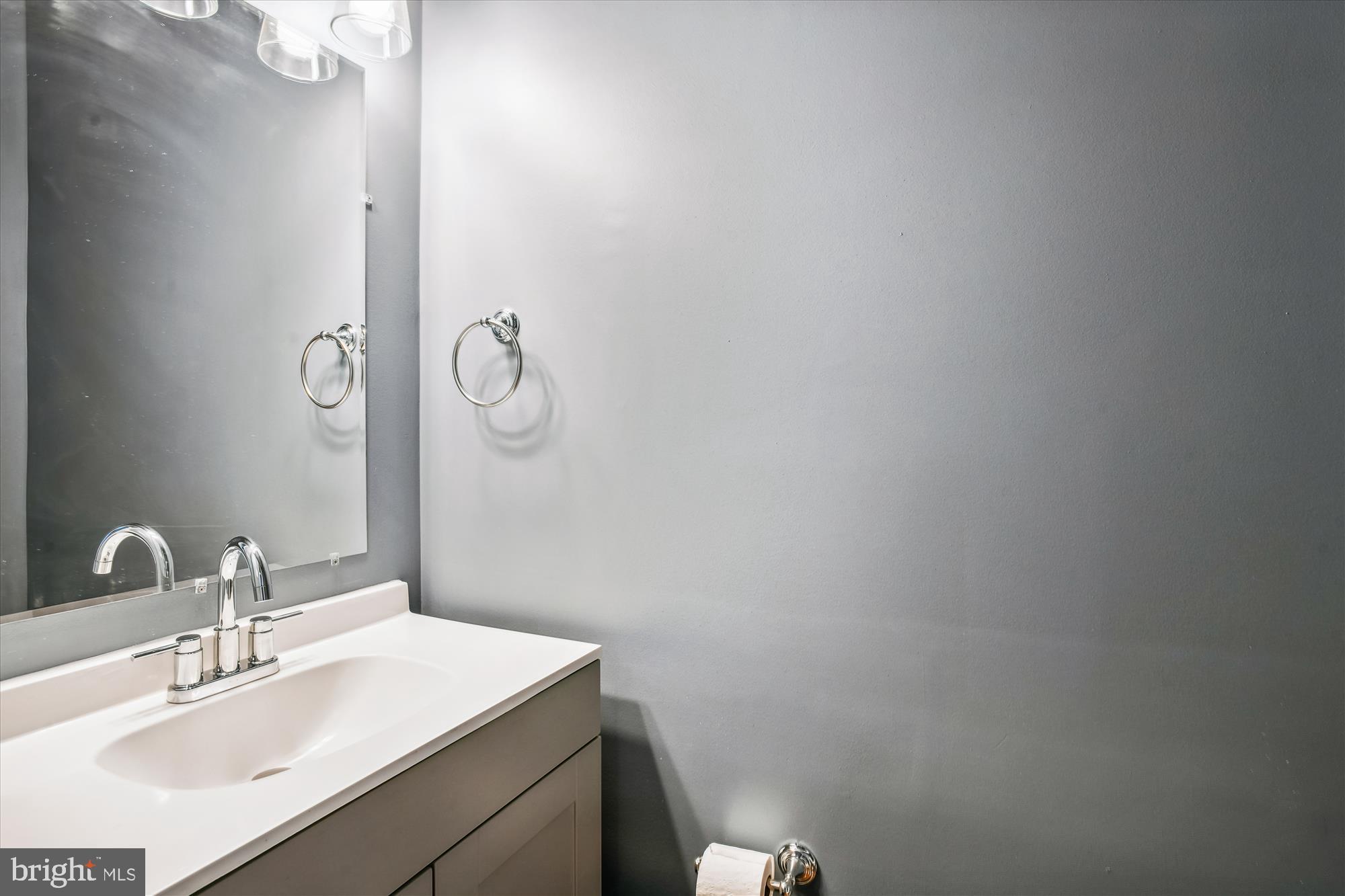 3716 6th Street Baltimore, MD 21225 - Photo 17 of 39 Powder Room