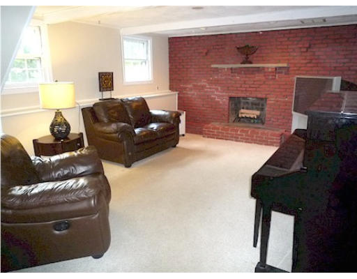 35 Simon Willard Road Acton, MA 01720 - Photo 3 of 15 Gallery Image 3
