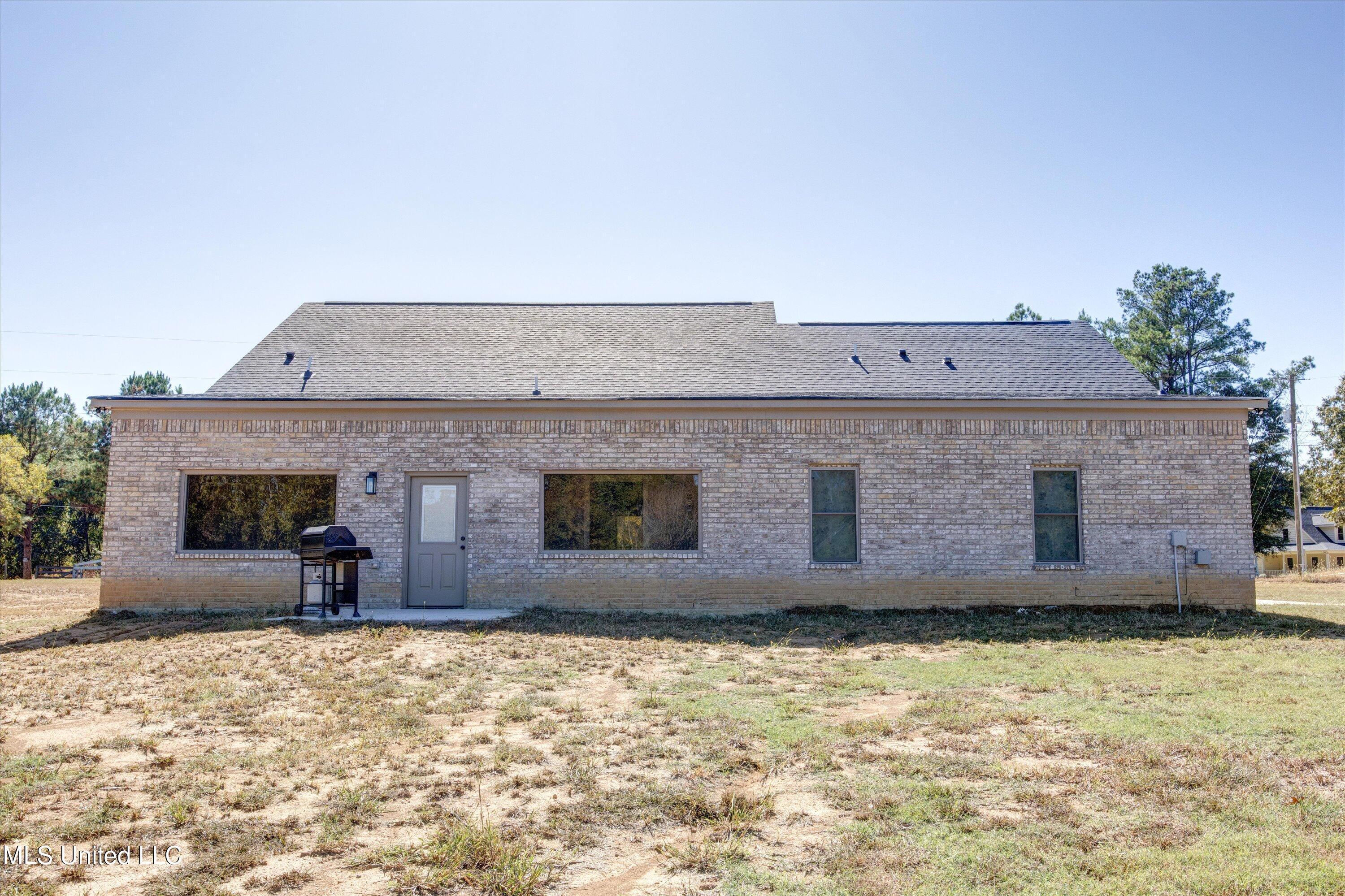 37 Burton Road Senatobia, MS 38668 - Photo 27 of 32 27-IMG_2557_8_9