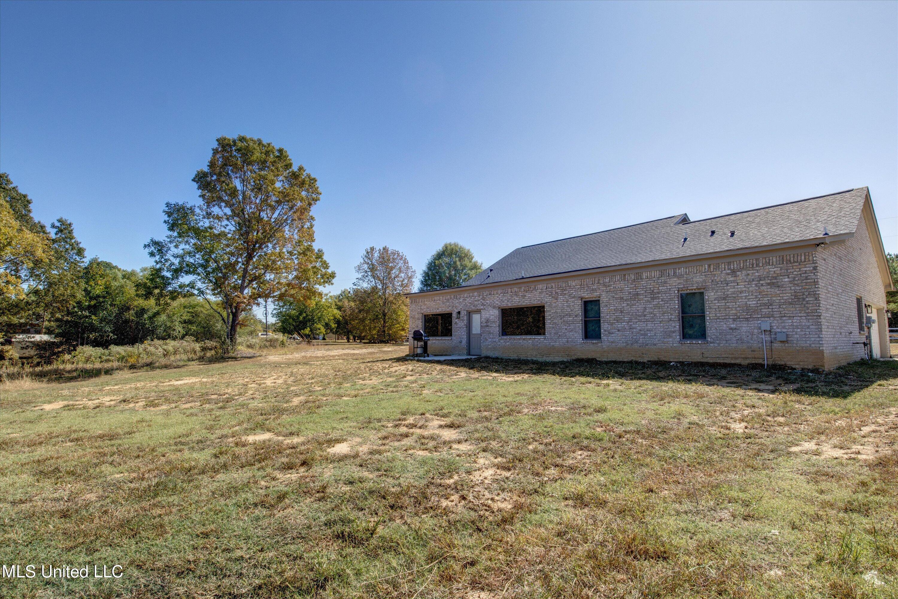 37 Burton Road Senatobia, MS 38668 - Photo 28 of 32 28-IMG_2554_5_6