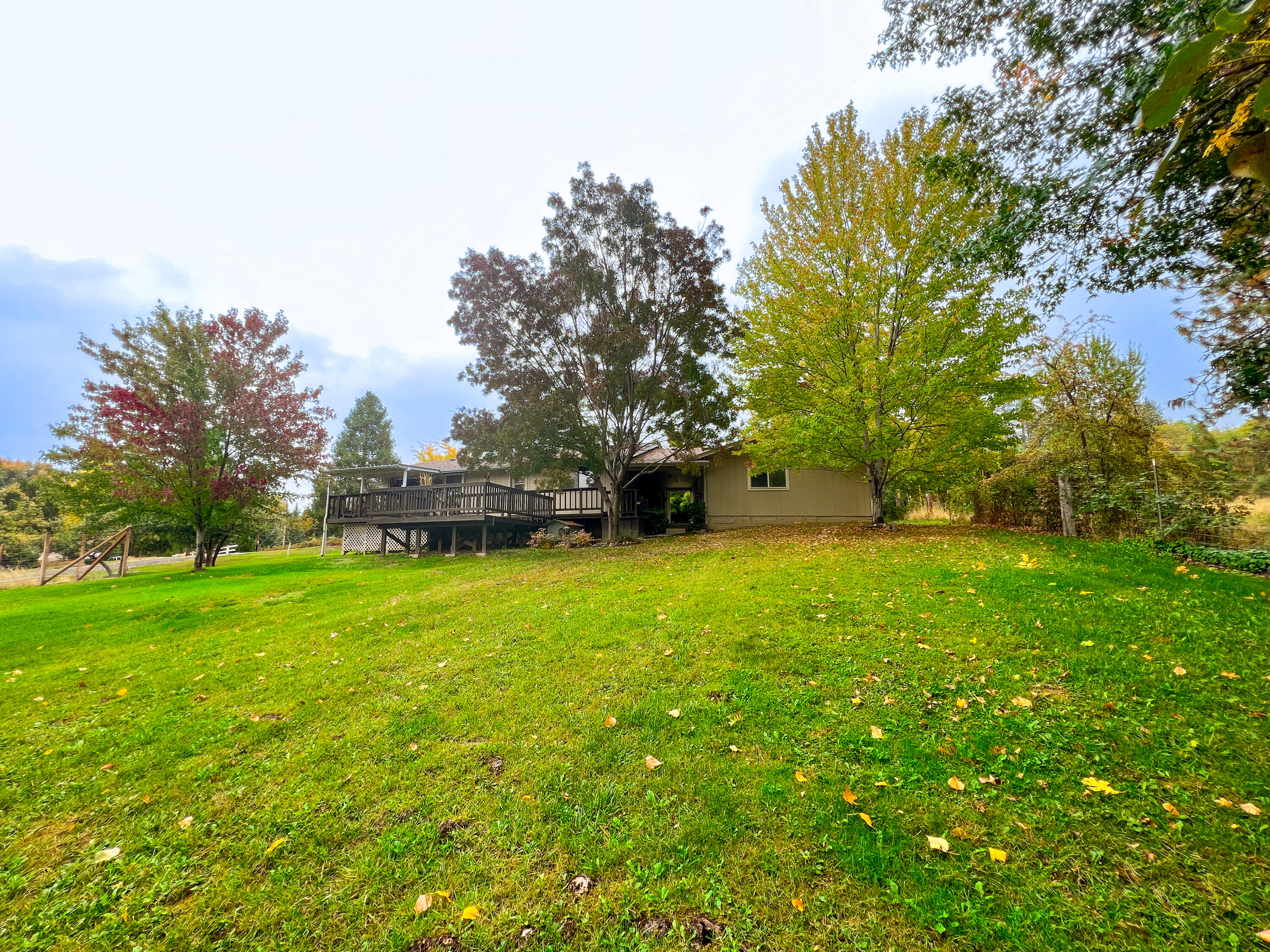 2180 Dowell Road Grants Pass, OR 97527 - Photo 3 of 21 IMG_7787