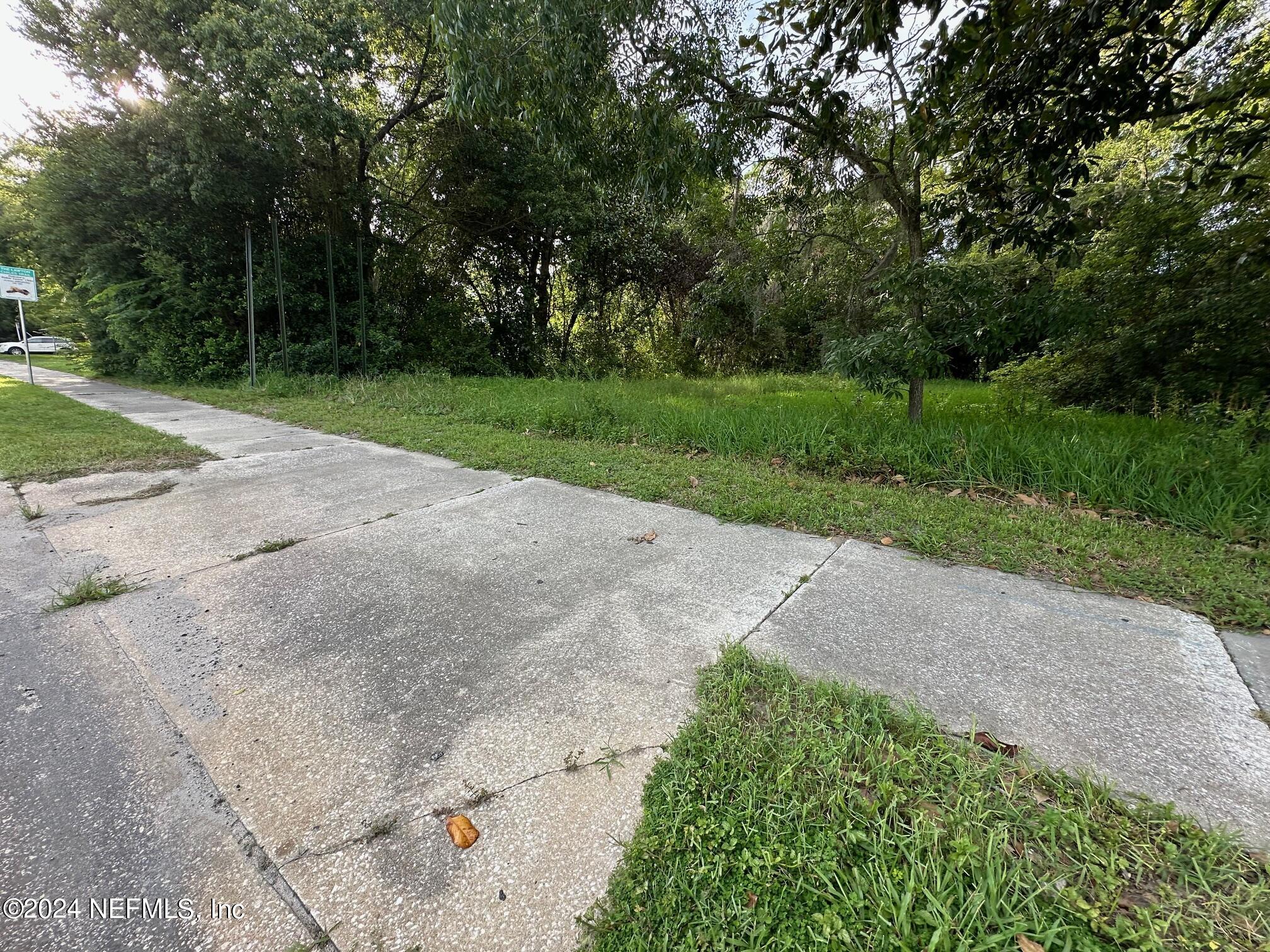661 West Madison Street Starke, FL 32091 - Photo 6 of 12 a view of a park with a trees