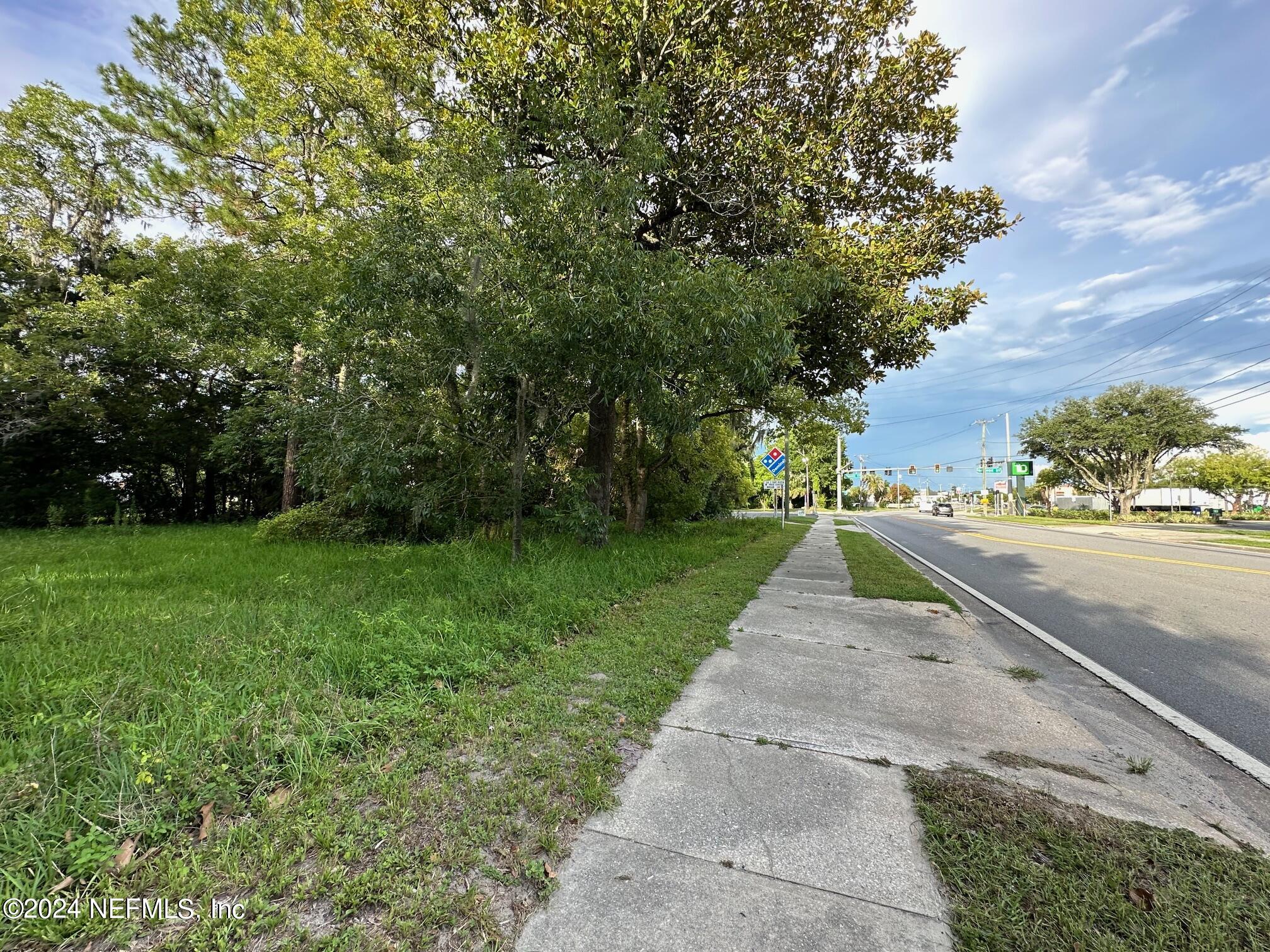 661 West Madison Street Starke, FL 32091 - Photo 7 of 12 a view of park with large trees