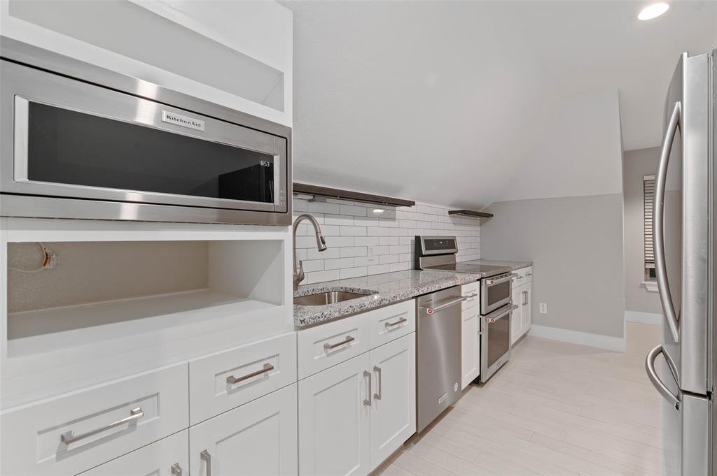 124 Garza Road Shady Shores, TX 76208 - Photo 28 of 40 Upstairs kitchen