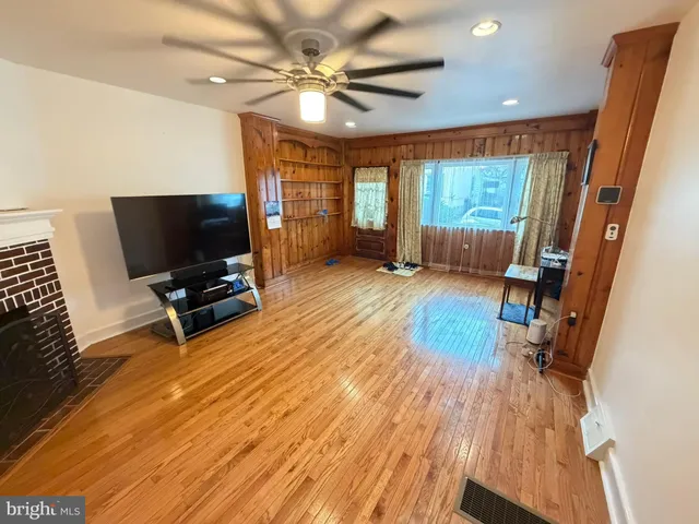 $2,724 | 1535 Willow Street, Norristown, PA 19401