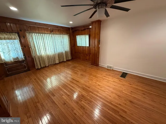 $2,724 | 1535 Willow Street, Norristown, PA 19401