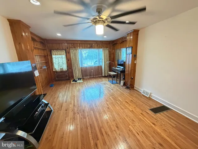 $2,724 | 1535 Willow Street, Norristown, PA 19401