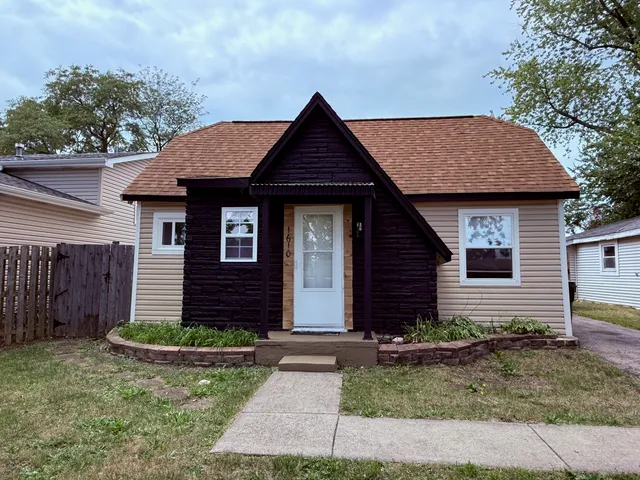 $1,550 | 1610 Goldenrod Terrace, Round Lake Beach, IL 60073