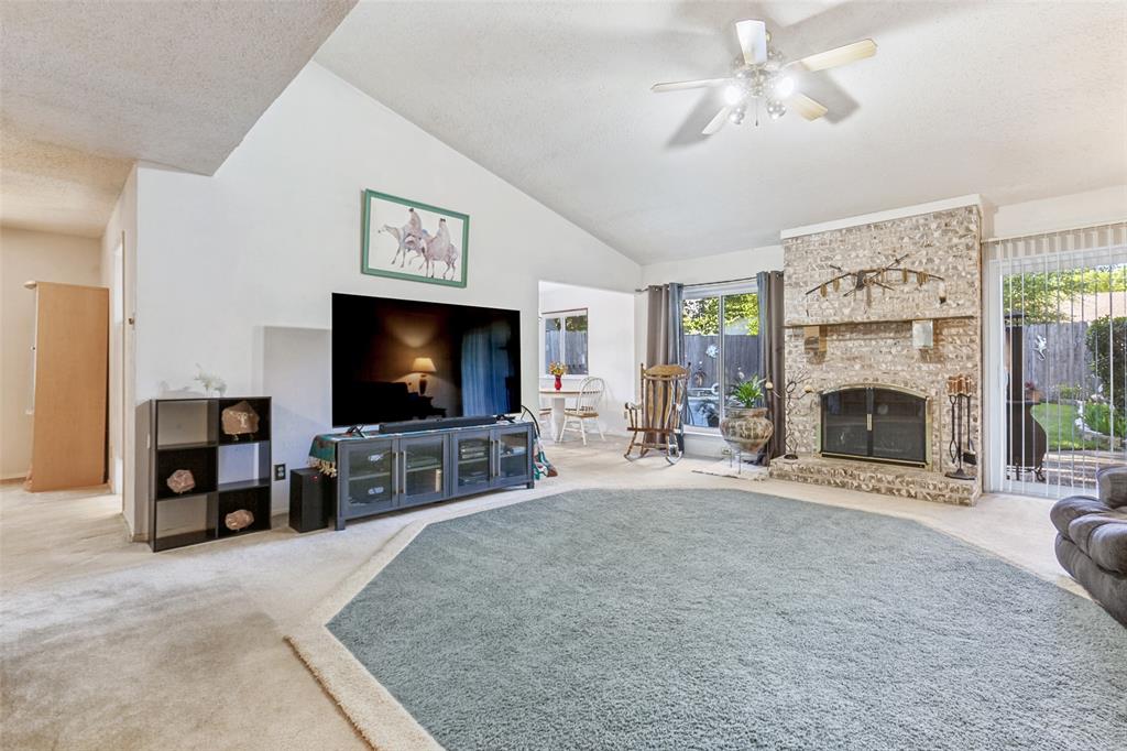 44 Merrie Circle Richardson, TX 75081 - Photo 5 of 30 a living room with furniture and a flat screen tv