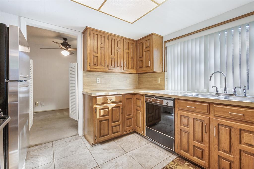 44 Merrie Circle Richardson, TX 75081 - Photo 9 of 30 a kitchen with stainless steel appliances granite countertop a stove and a sink