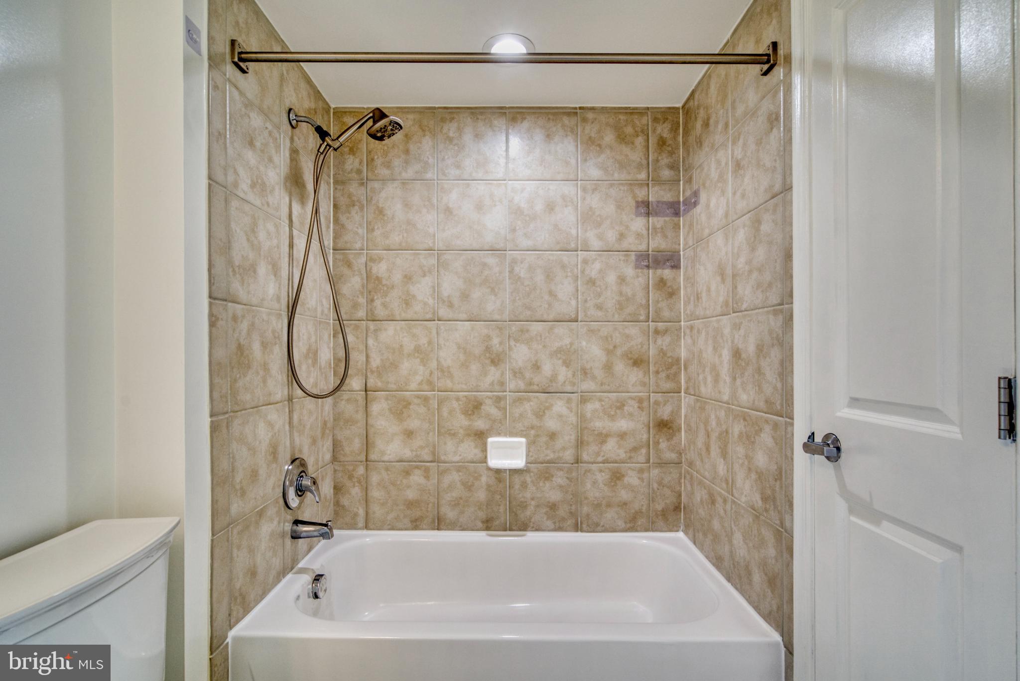 11760 Sunrise Valley Drive, Unit 809 Reston, VA 20191 - Photo 19 of 58 Bathroom
