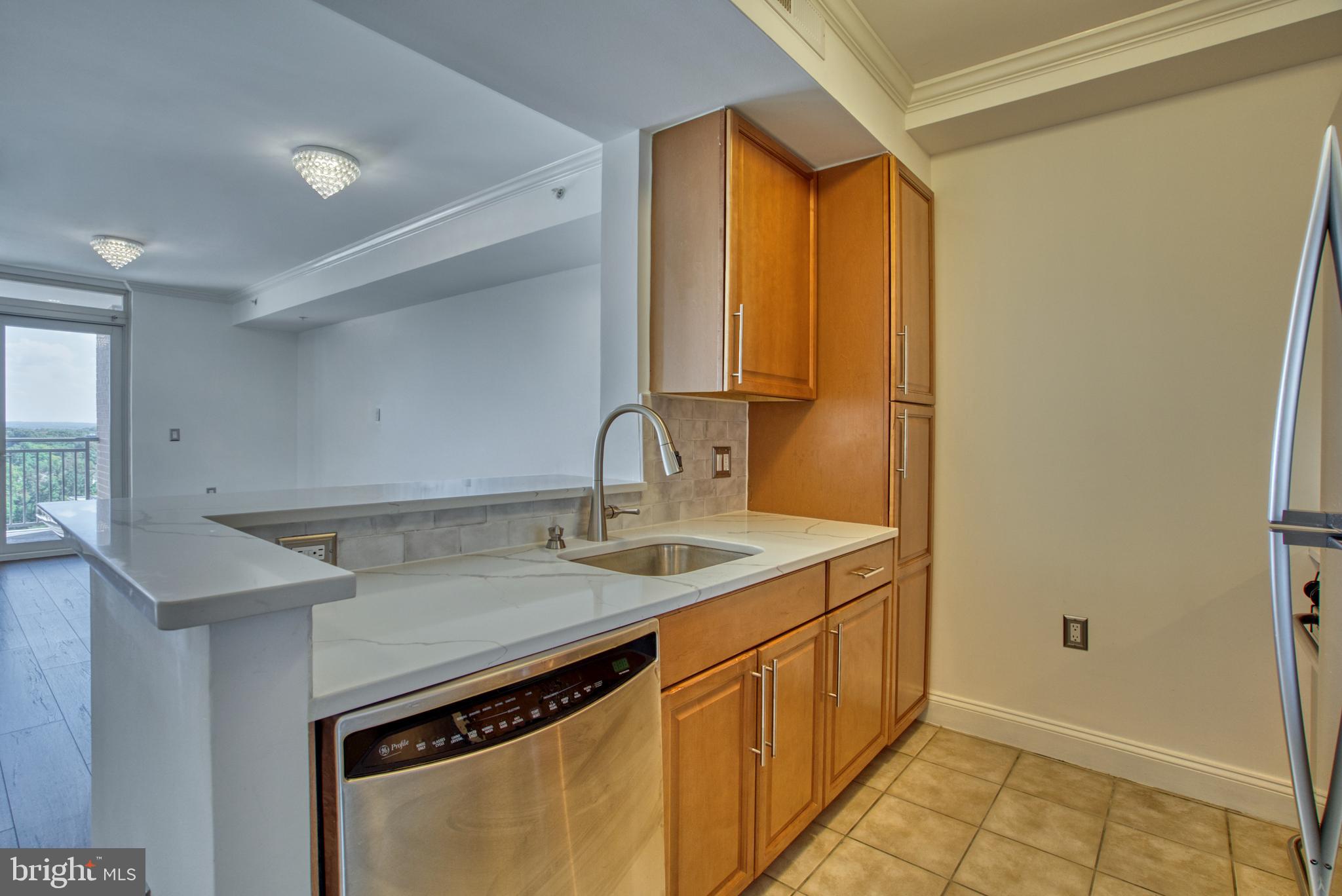11760 Sunrise Valley Drive, Unit 809 Reston, VA 20191 - Photo 22 of 58 Kitchen