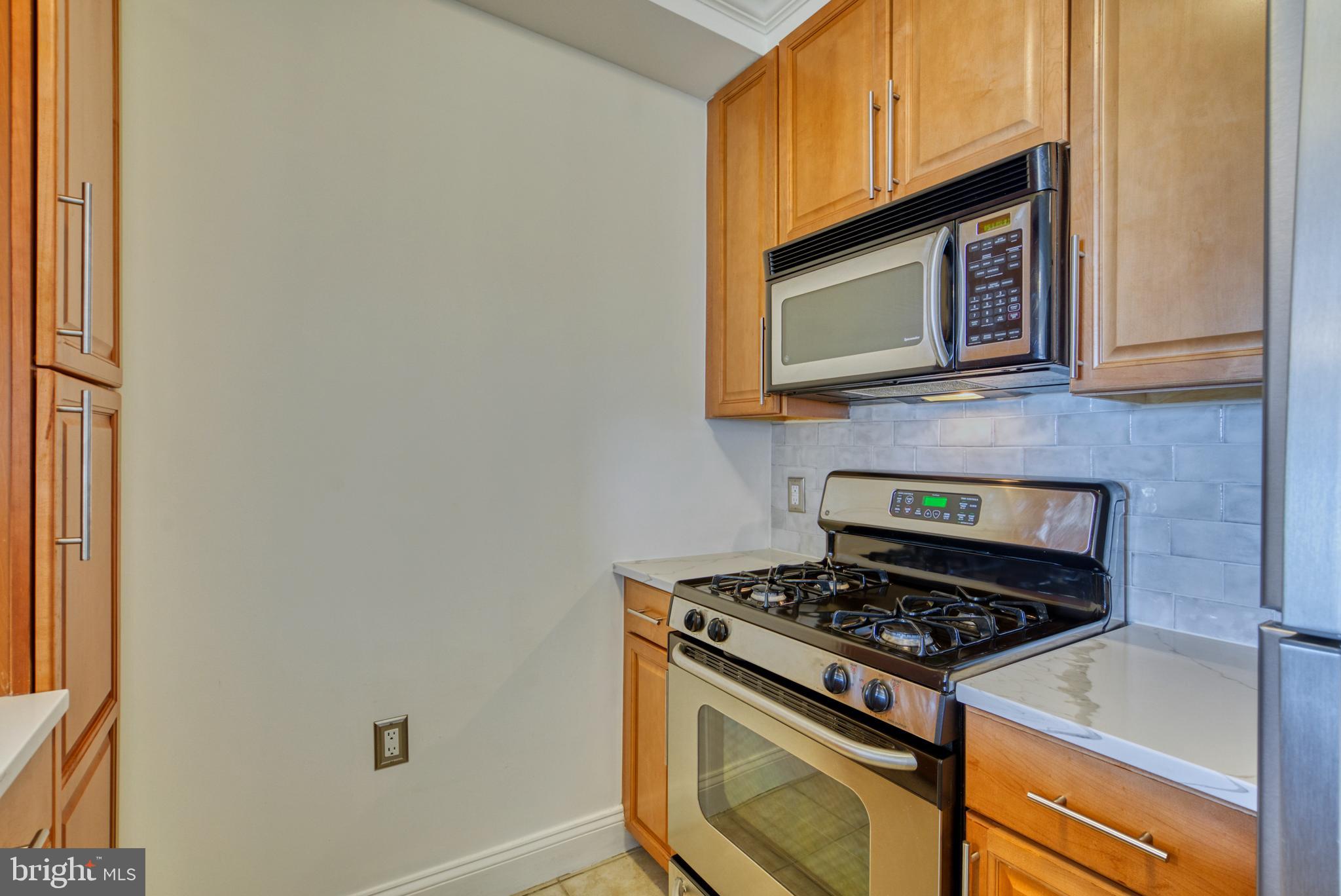 11760 Sunrise Valley Drive, Unit 809 Reston, VA 20191 - Photo 24 of 58 Kitchen has new backsplash