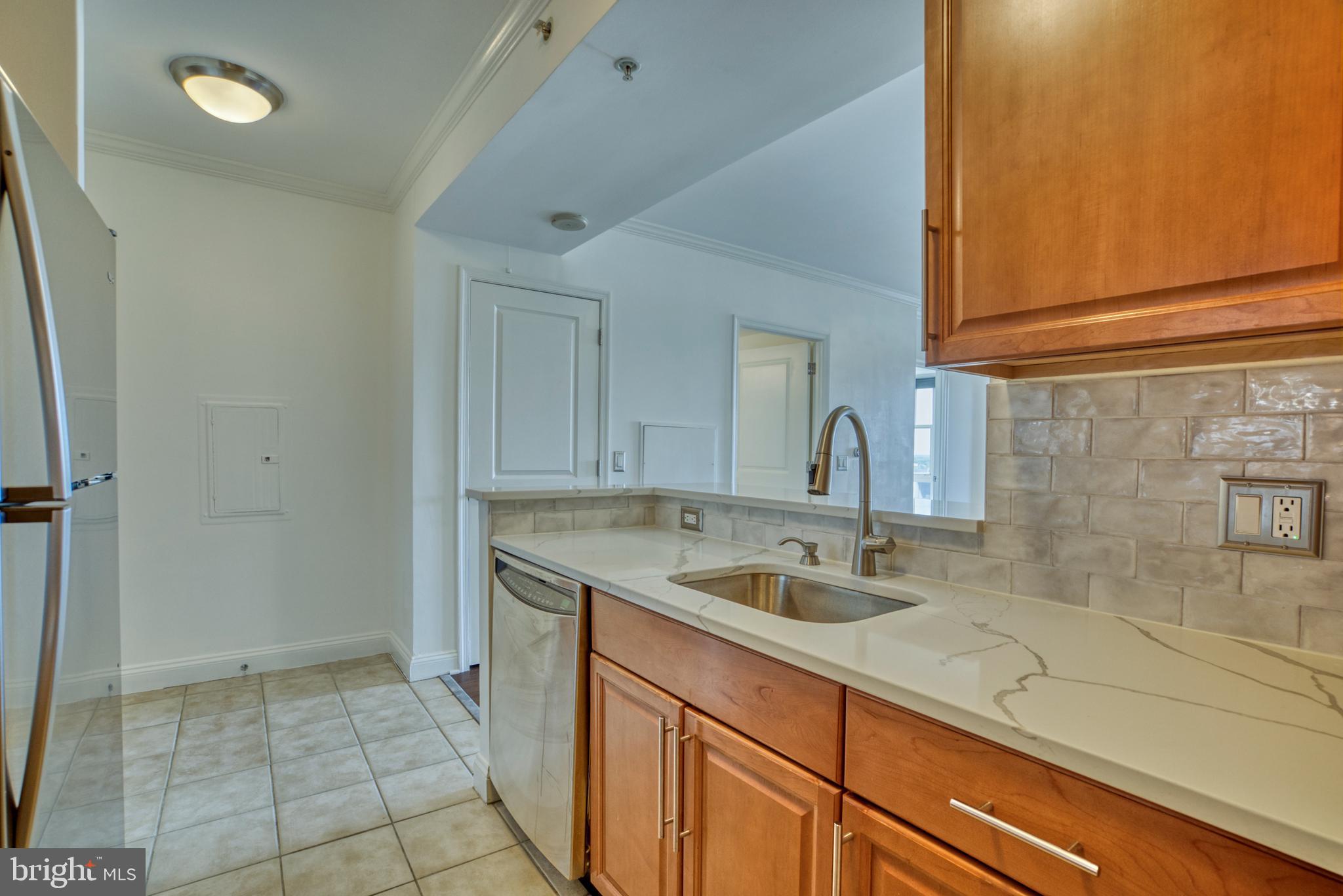 11760 Sunrise Valley Drive, Unit 809 Reston, VA 20191 - Photo 10 of 58 Kitchen wit new quartz