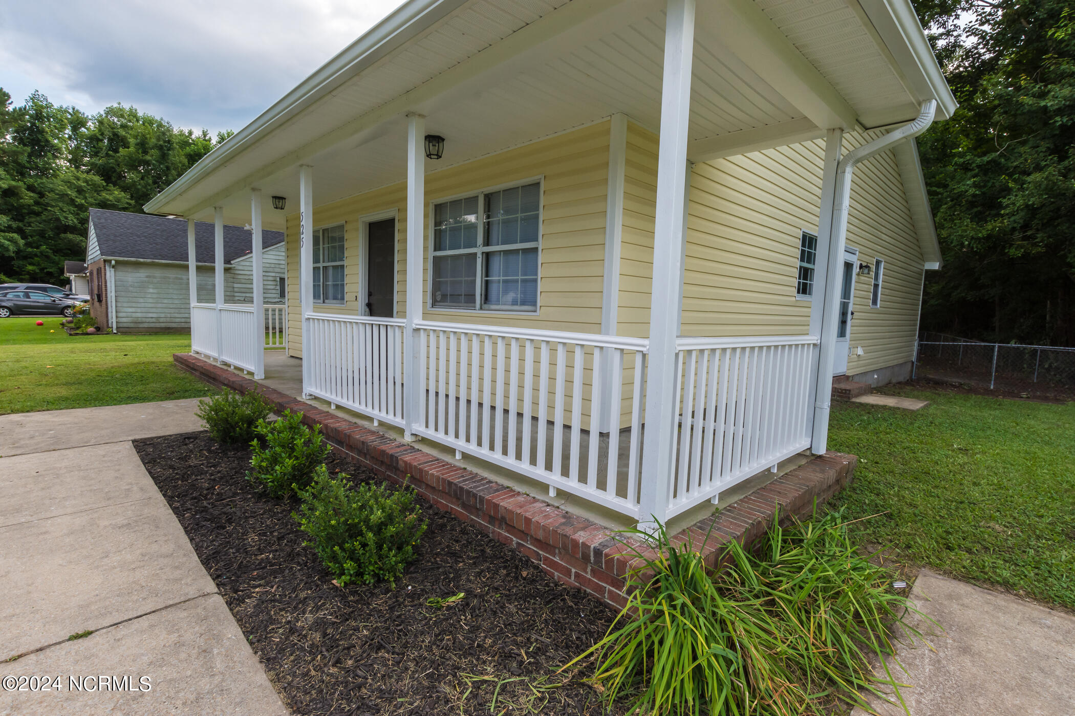 525 Raintree Circle Jacksonville, NC 28540 - Photo 9 of 47 525 Raintree Cir-14