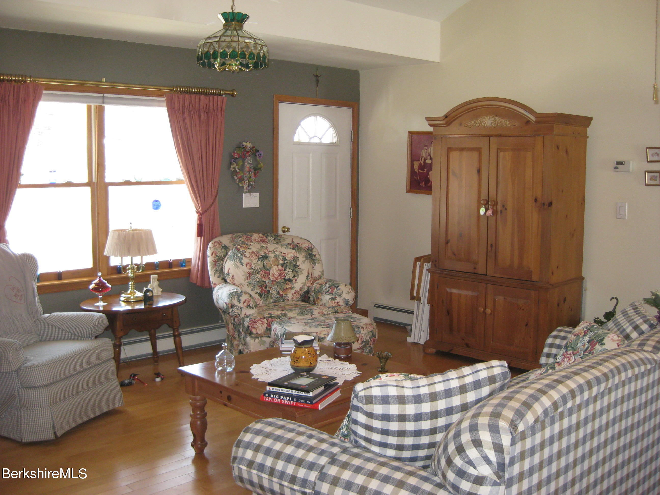 40 Notch Road Adams, MA 01220 - Photo 10 of 23 living room