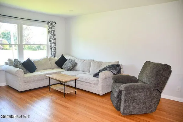 $2,700 | 20 Marie Parkway, Colonie, NY 12211