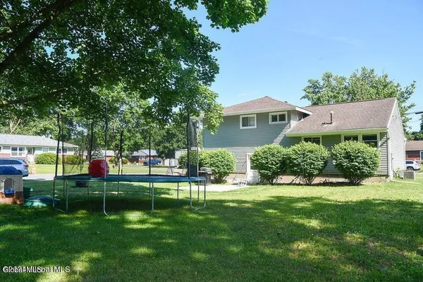 $2,700 | 20 Marie Parkway, Colonie, NY 12211