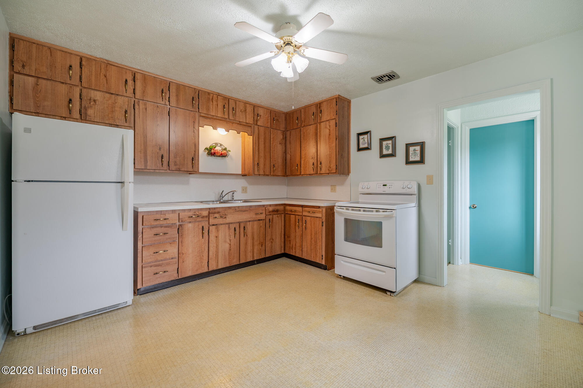 8609 Perry Road Louisville, KY 40222 - Photo 8 of 26 8609 Perry Rd-20