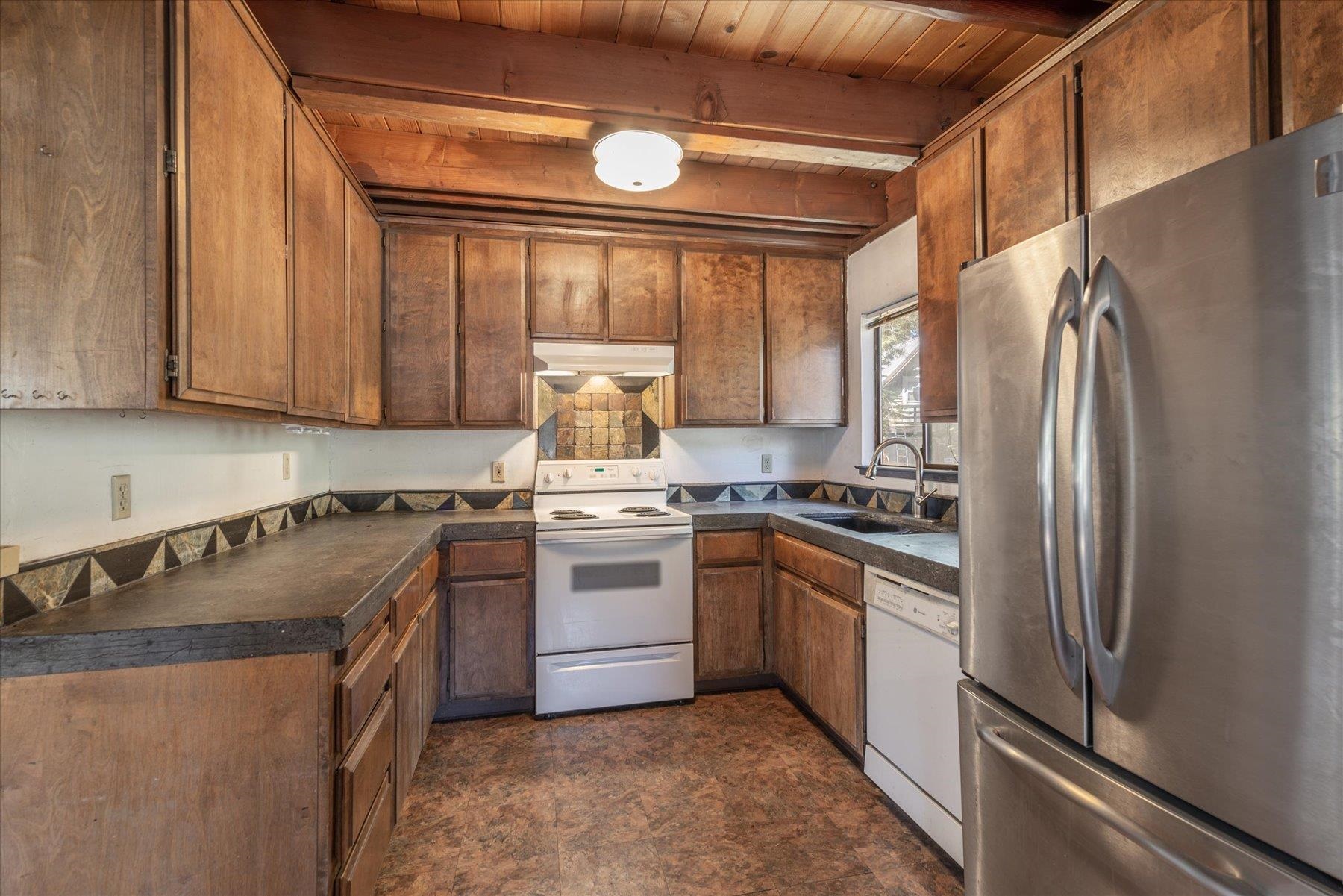 5585 Spruce Road Soda Springs, CA 95728 - Photo 5 of 21 Gallery Image 5