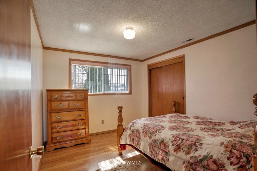 5002 Northeast 12th Street Renton, WA 98059 - Photo 11 of 19 Gallery Image 11