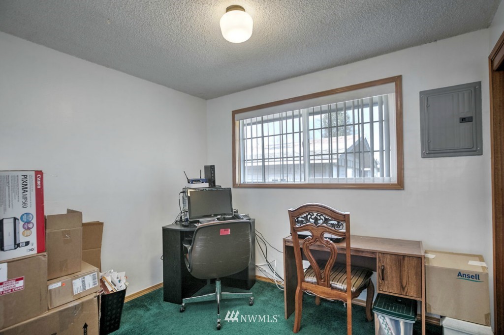 5002 Northeast 12th Street Renton, WA 98059 - Photo 12 of 19 Gallery Image 12