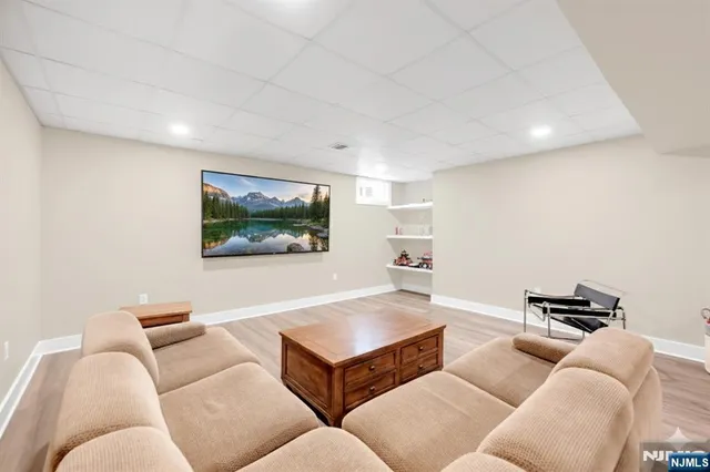 $879,999 | 19 Crescent Hollow Court, Ramsey, NJ 07446