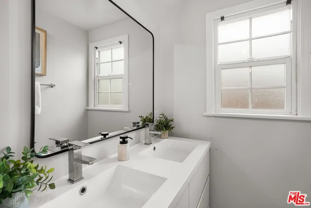 $2,995,000 | 9325 Oakmore Road, Los Angeles, CA 90035