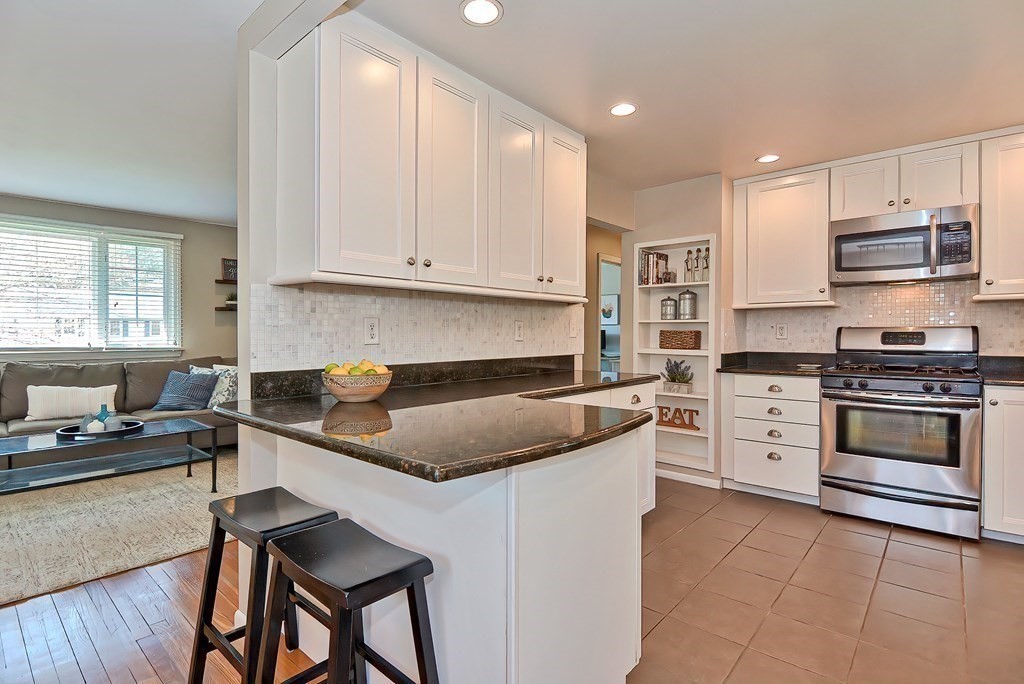 4 Woodmere Road Framingham, MA 01701 - Photo 5 of 32 Gallery Image 5