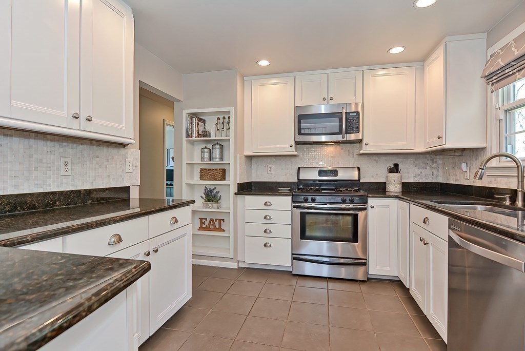 4 Woodmere Road Framingham, MA 01701 - Photo 6 of 32 Gallery Image 6