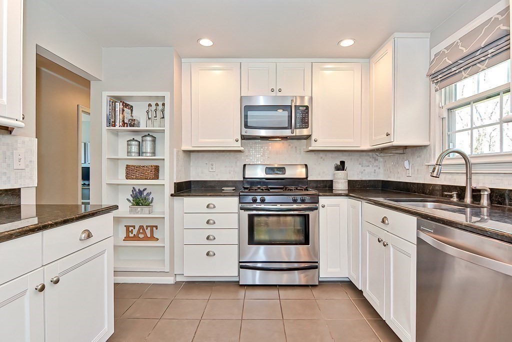 4 Woodmere Road Framingham, MA 01701 - Photo 7 of 32 Gallery Image 7