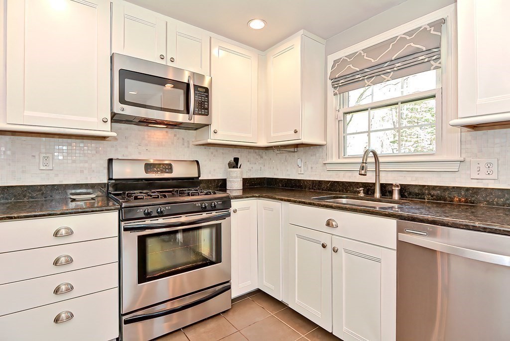 4 Woodmere Road Framingham, MA 01701 - Photo 8 of 32 Gallery Image 8