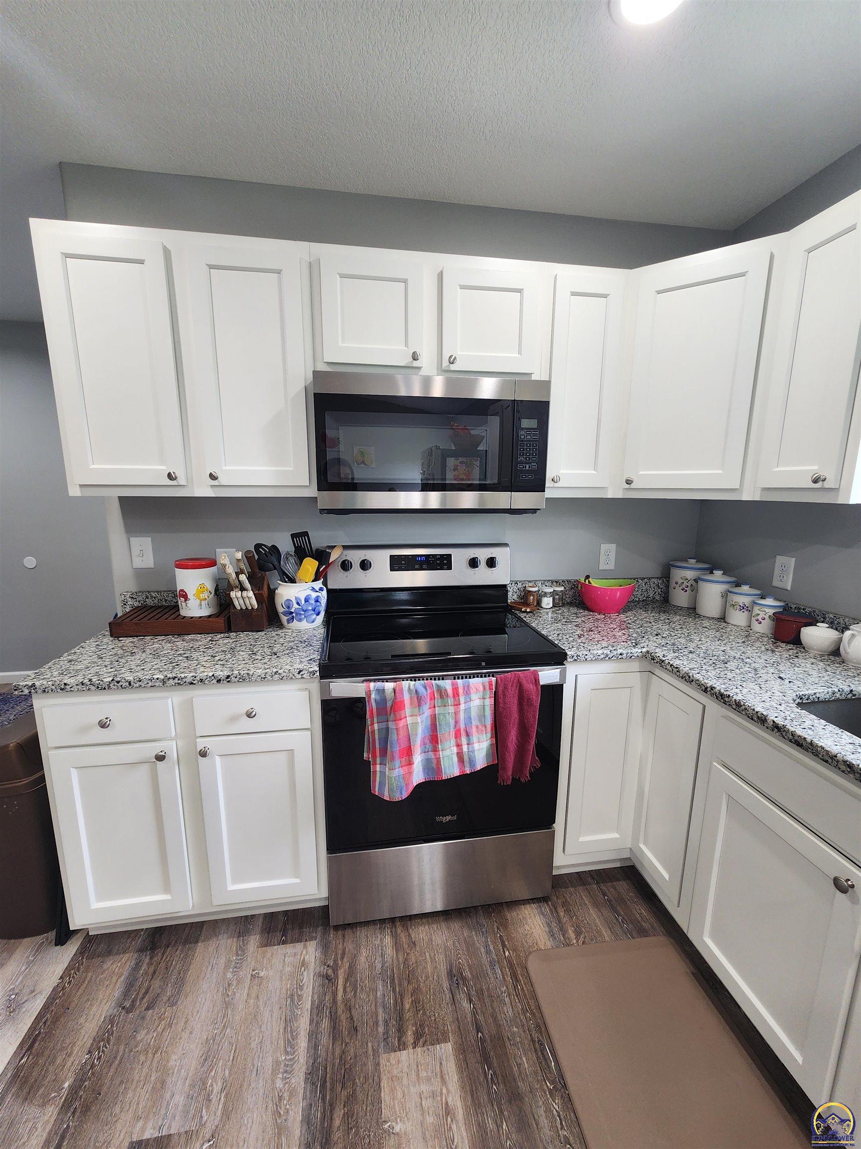 901 Riverside Court Emporia, KS 66801 - Photo 8 of 39