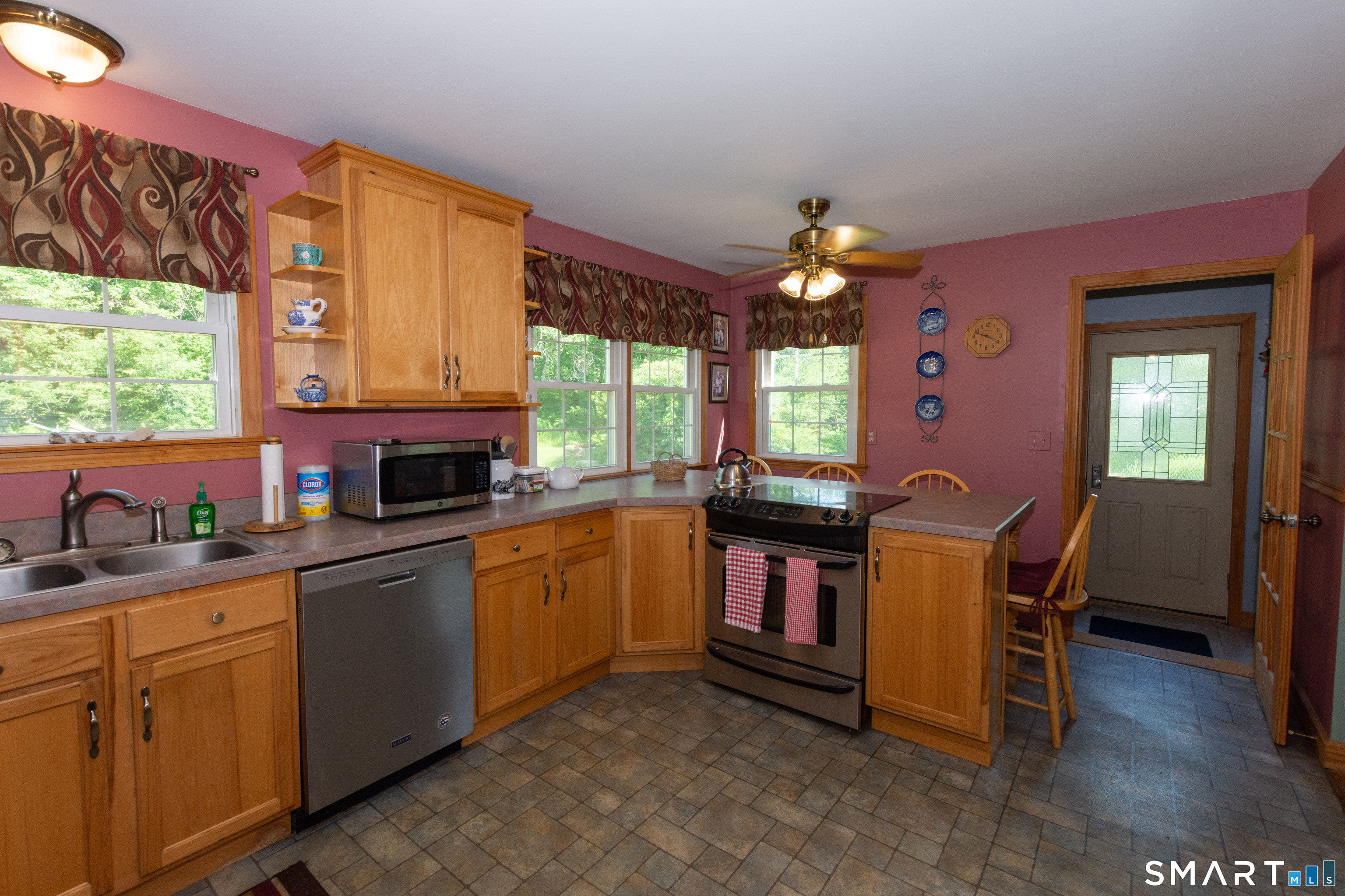 107 North Society Road Canterbury, CT 06331 - Photo 2 of 30