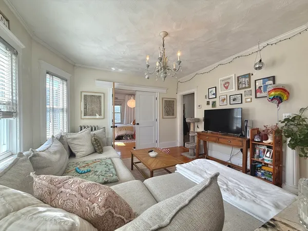 $3,850 | 263 Powder House Boulevard, Unit 2, Somerville, MA 02144