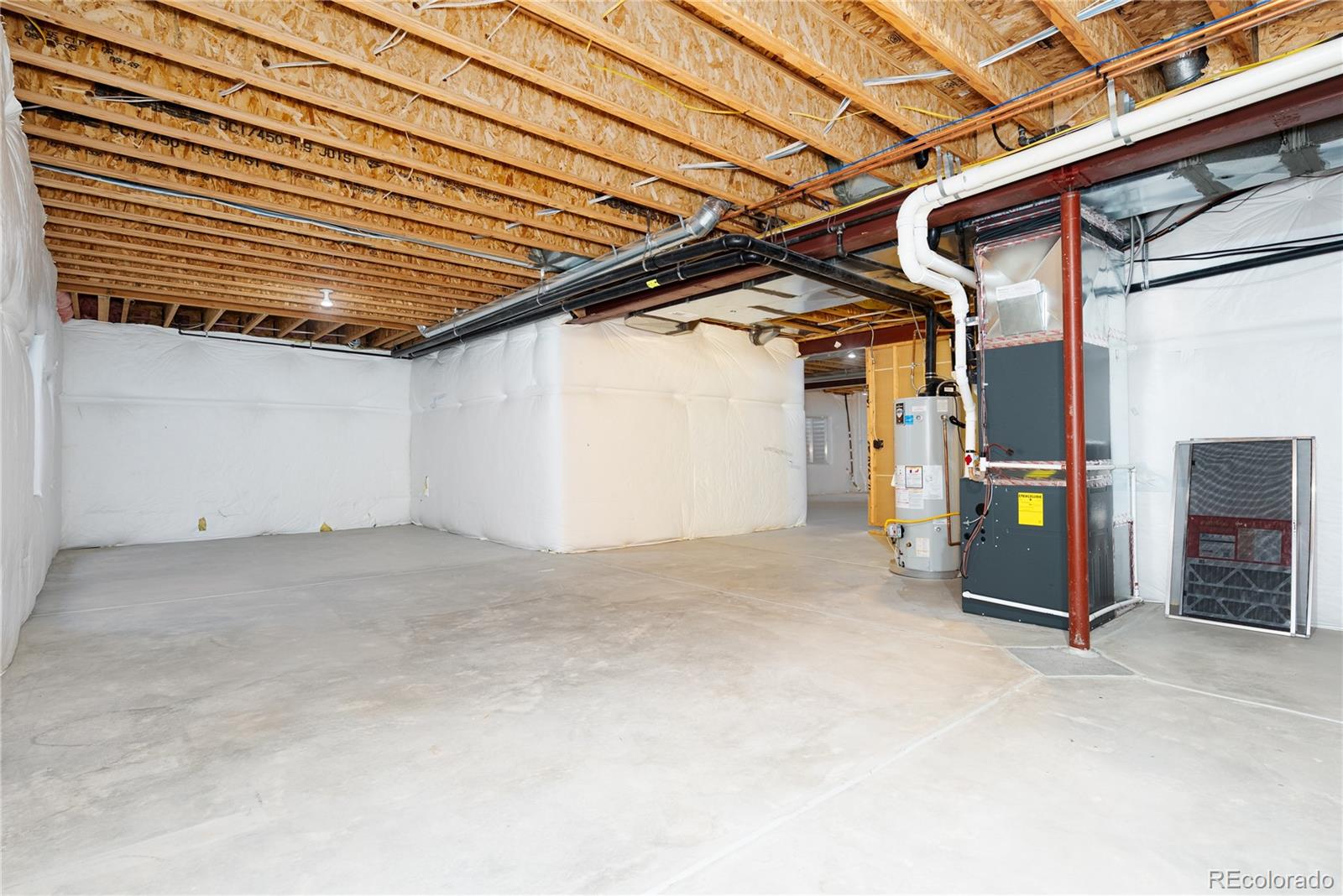 10960 Glengate Circle Highlands Ranch, CO 80130 - Photo 48 of 50 a view of a garage