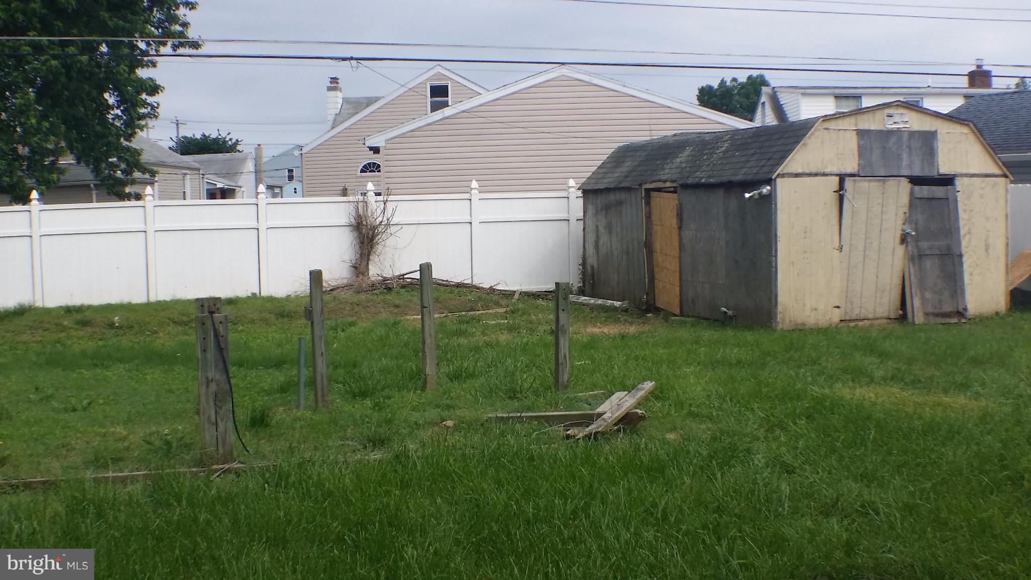 228 Ashwood Road Baltimore, MD 21222 - Photo 4 of 11 rear